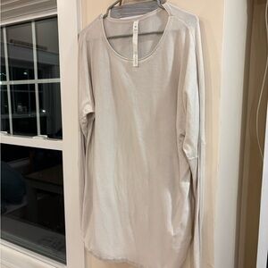 Lululemon women’s Cream lightweight sweater